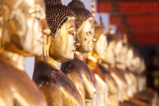 gold buddha closeup