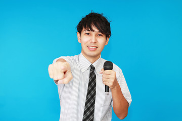 指示するビジネスマン
