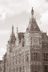Fototapeta na wymiar Centraal - Central Railway Station; Amsterdam; Holland