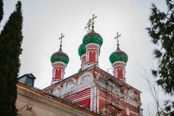 Fototapeta na wymiar Small church in Central Moscow