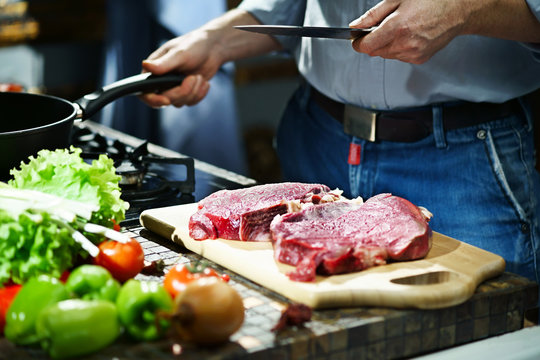 Man preparing a meat with a vegetables