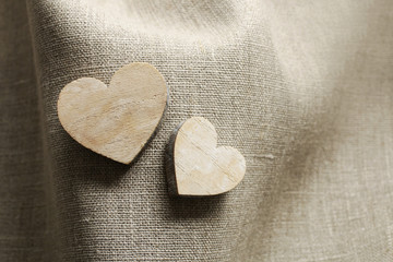 Obraz premium Wooden hearts on linen fabric