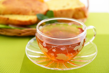 一杯の紅茶とパン