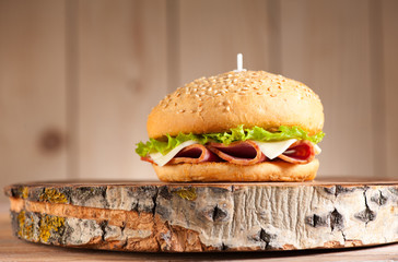 Sandwich with ham, cheese and green salad