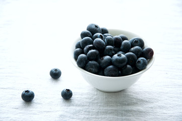 Fresh blueberries in a bowl on whіte table