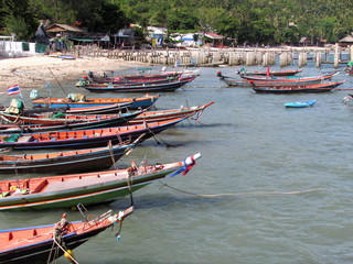 Fototapeta na wymiar Taxi boat al porto in thailandia