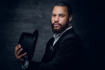 Black man wearing a suit and a felt hat.