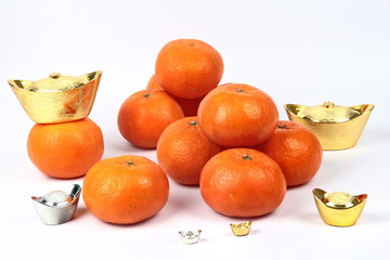 Golden orange with silver and gold of silver ingots .