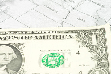 Ein Dollar Geldschein und die Landkarte der USA