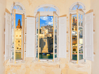 Fototapeta na wymiar Bay window with view over Valetta harbor in Malta
