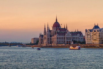Obraz na płótnie Canvas Hungarian Parliament Building in Budapest, Hungary
