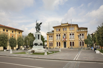 Fototapeta na wymiar Piazza dei Caduti - Square of the Fallen in Mogliano Veneto. Italia