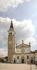 Fototapeta na wymiar Church of Santa Maria Assunta in Mogliano Veneto. Italia