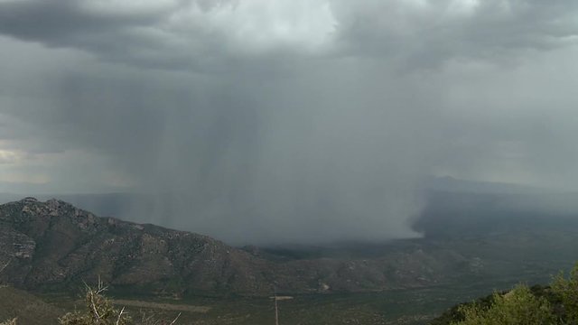 Desert Downburst as Arizona Thunderstorm Crosses Desert