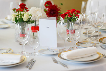 table laying flower arrangement menu
