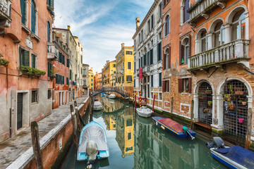Fototapeta na wymiar Colorful reflections of Venice