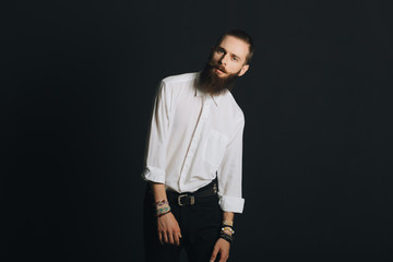 Naklejka premium Hipster style bearded man
