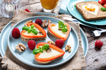 Frühstück Toast mit Spiegelei