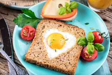 Frühstück Toast mit Spiegelei