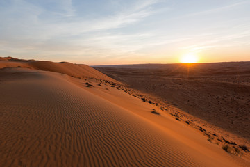 Fototapeta na wymiar Sunset in the sand desert of Oman