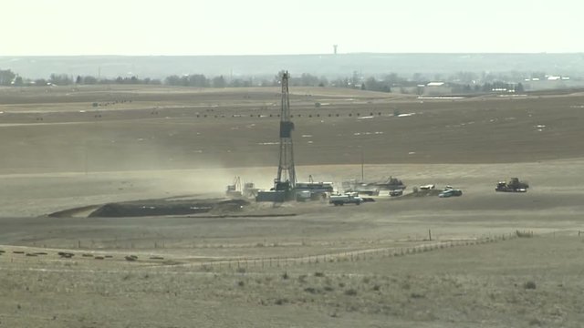Fugitive Dust from Oil Drilling in Strong Winds