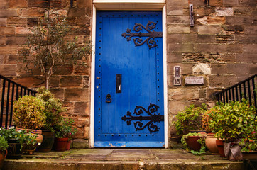 Niebieskie drzwi wejściowe - obrazy, fototapety, plakaty