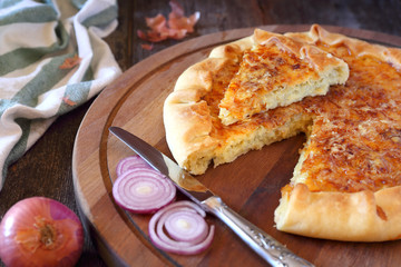Jewish cuisine: onion cheese pie