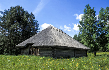 Fototapeta na wymiar House with thatched roof, Lithuania, Vilnius area, Rumsiskes