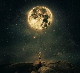 Papier Peint photo Lavable Pleine lune Vue imaginaire en tant que jeune homme, tenant une corde, essayant d& 39 attraper et de tirer la pleine lune du ciel nocturne. Concept de réussite et de détermination dure.