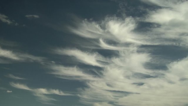 Cirrus Uncinus Clouds with Falling Ice Crystals