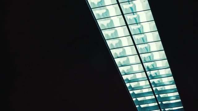 Fluorescent neon light tubes flickering when switching on and off