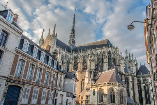 Arri&egrave;re de la Cath&eacute;drale d'Amiens en HDR