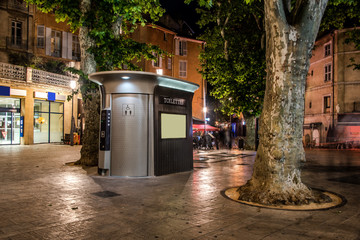 Toilettes publiques la nuit (Aix en Provence) - obrazy, fototapety, plakaty