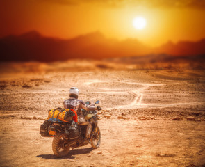 Obraz premium biker in Atacama