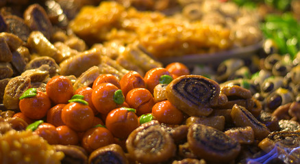 Honey cakes, colorful in the Eastern markets