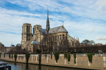 Fototapeta na wymiar Cathedral Notre Dame de Paris and Seine river in december , Paris, France