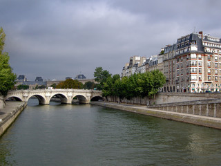Fototapeta na wymiar Bridge over Seine