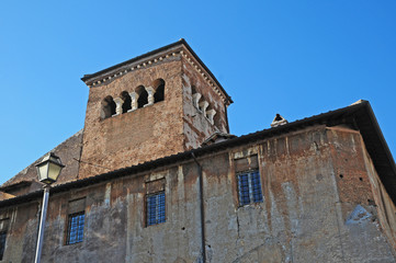 Fototapeta na wymiar Roma, la Basilica dei Santi Quattro Coronati al Celio
