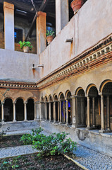 Fototapeta na wymiar Roma, il chiostro della Basilica dei Santi Quattro Coronati al Celio