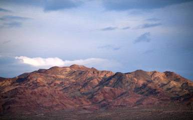 Naklejka premium Desert mountain with clouds