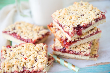 Home-made shortcake with raspberry jam
