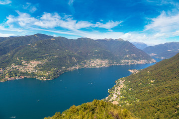 Obraz premium Panoramic view of lake Como in Italy