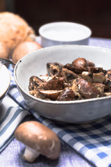 Champignon Braun geduenstet - Close up