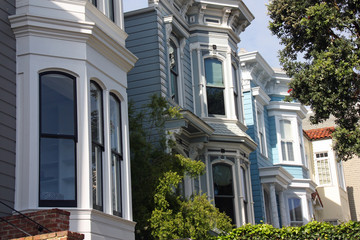 Fototapeta na wymiar Maisons victoriennes à bow-windows en Californie, USA