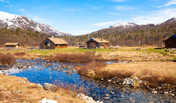 Fototapeta A mountain cottage in Norway