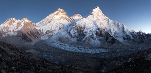 nightly view of Mount Everest, Lhotse and Nuptse - obrazy, fototapety, plakaty