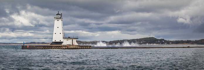 Fototapeta premium Lighthouse on a cloudy day