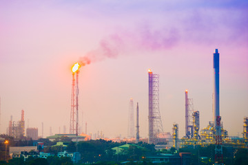 Obraz na płótnie Canvas Oil refinery industrial plant with sky