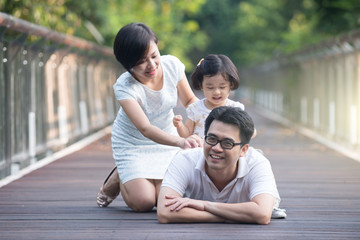 Fototapeta premium asian family portrait on a bridge
