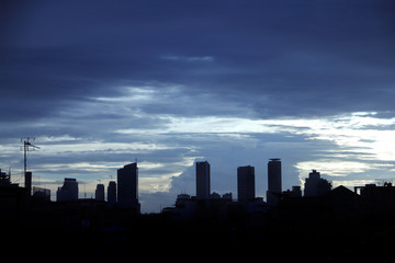 Fototapeta premium Cityscape before sunset